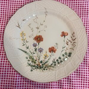 Mikasa Margaux 10 7/8” Dinner Plate Excellent Condition Fine Ivory Japan
